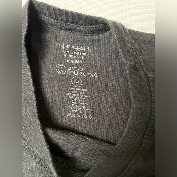 Urban Outfitters men’s black embroidered T-shirt size medium - Picture 2 of 2